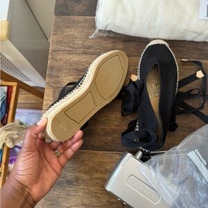 A true size 38 so a little too snug. I wear a size 8 1/2. I’ve never worn them!